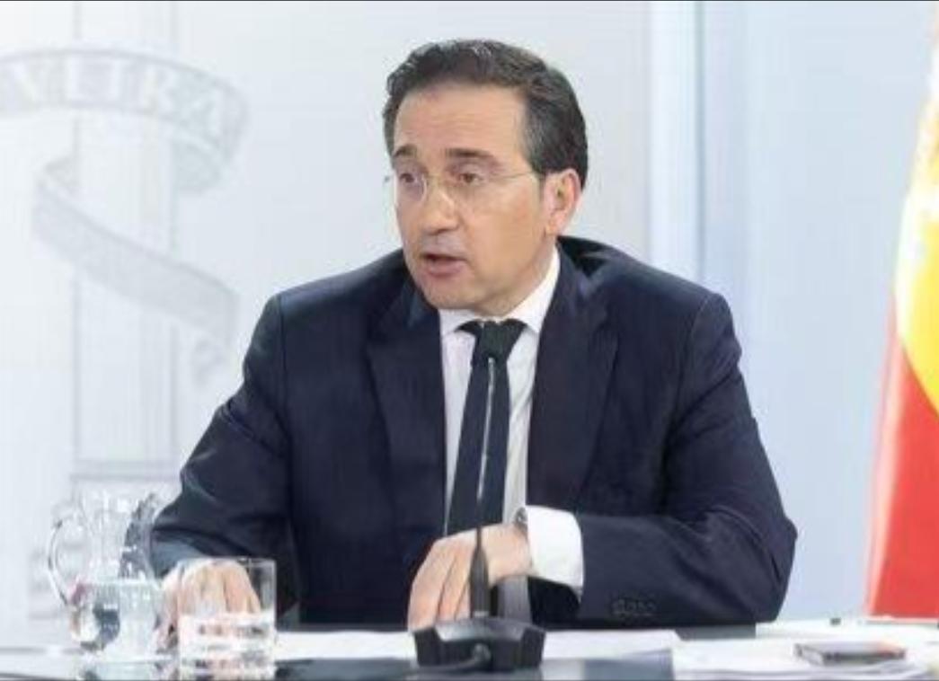 特朗普宣布，由于西班牙拒绝向美方开放军事基地，美国将停止与西班牙的所有贸易。他还