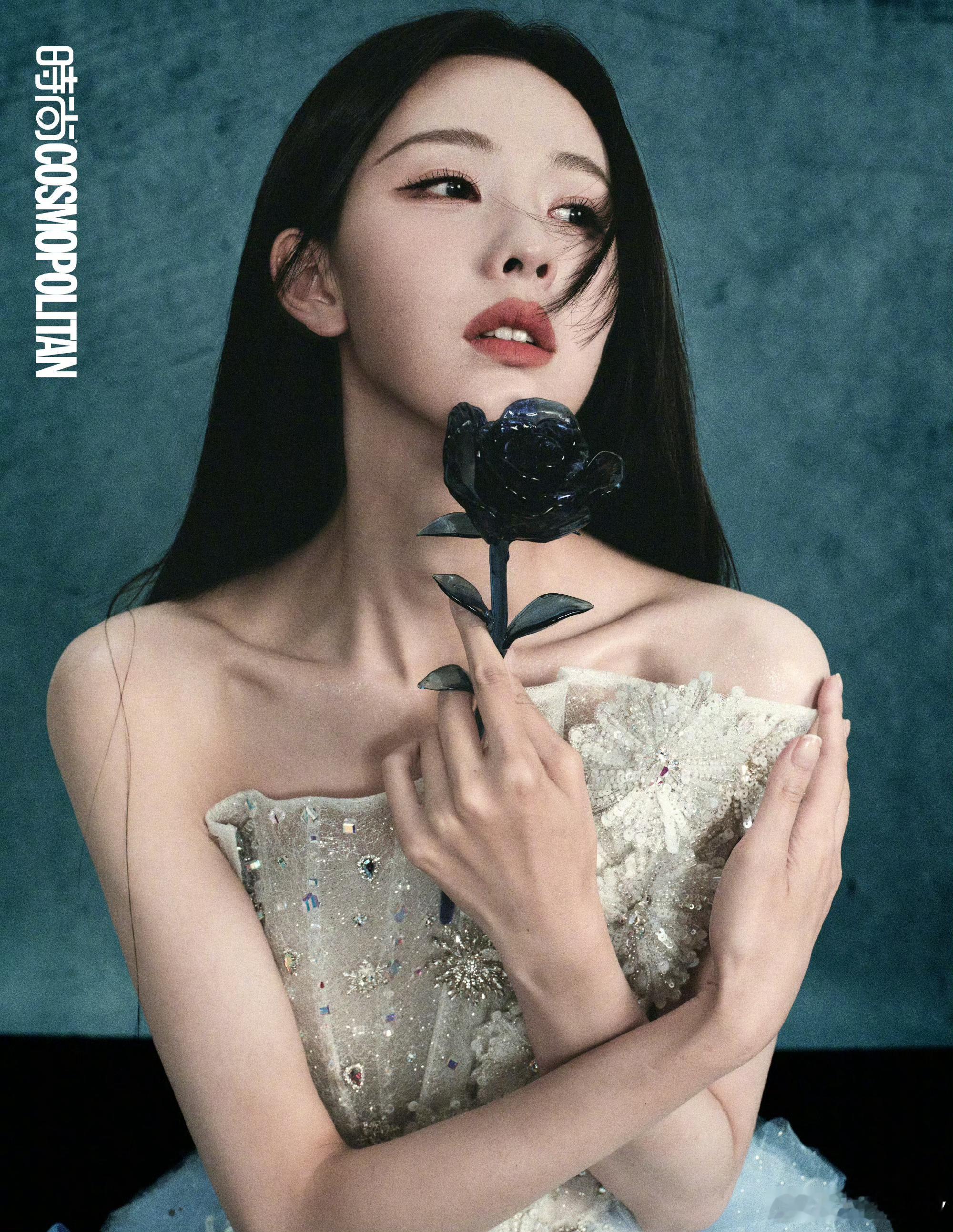 陈都灵时尚COSMO水晶玫瑰大片陈都灵登上时尚COSMO33周年刊，手持暗黑水晶