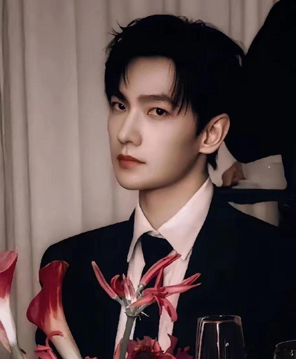 我也是才知道一个消息，说被大家闹得乌喧喧的微博之夜，各种想破头皮都要挤上去露面的