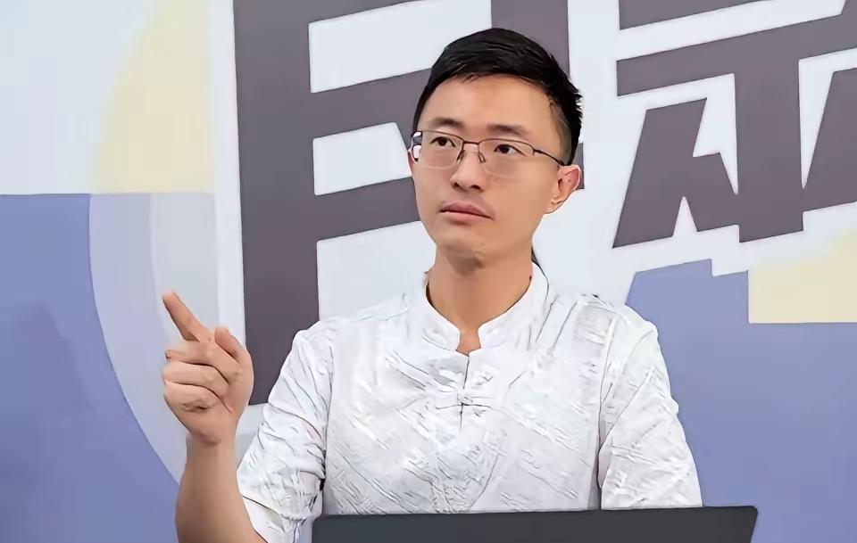 真的太敢说了！台湾新党侯汉廷直接给大陆支招，这番话简直说到心坎里：武力统一