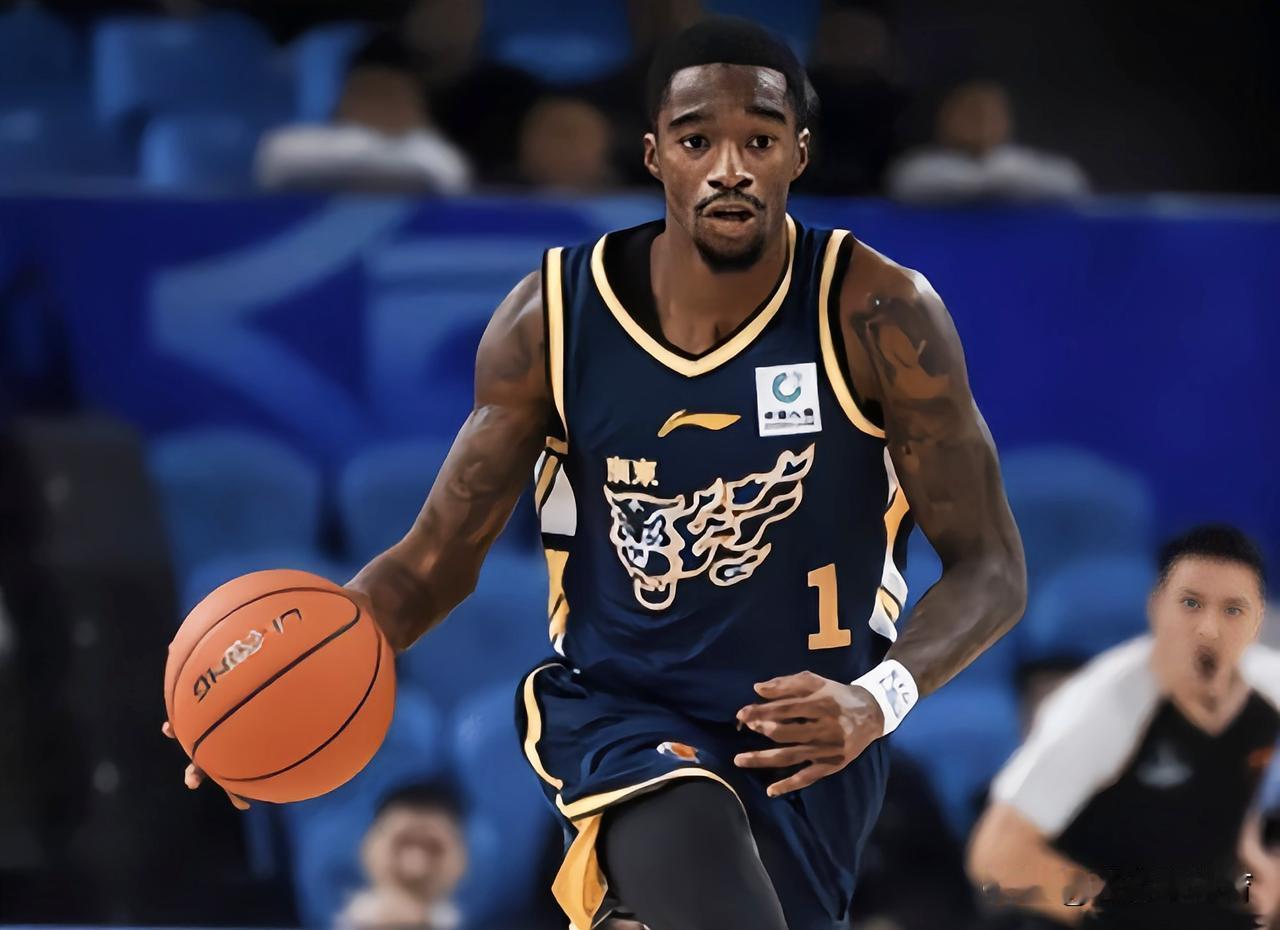 CBA双星闪耀：萨姆纳与威金顿的球队价值在CBA赛场上，广东东阳光的萨姆纳和广