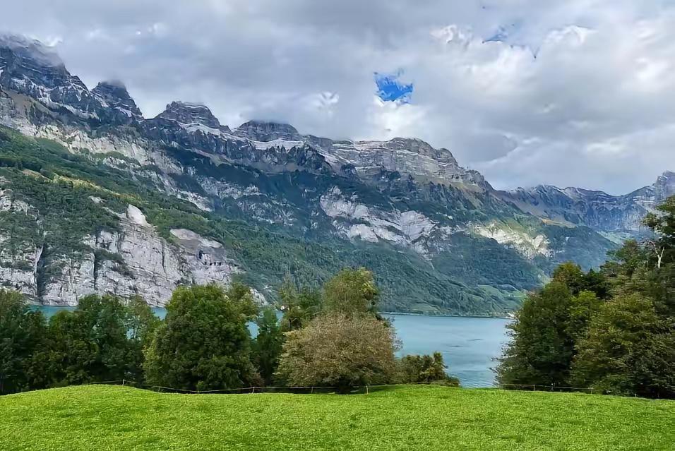 退休人群中的三傻，看看你有没有沾边？1、手握退休金3000以上，坚持出去打