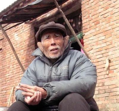 1949年，敌人让杨钦典，把白公馆剩下的19名地下党员全部杀了，这时，一个地下党