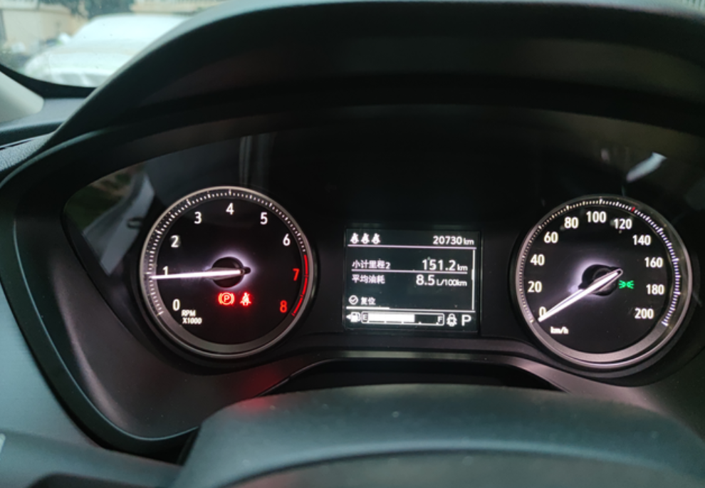 别克威朗pro，去年4月买的，典型的大冤种，现在好便宜，不过车用下来挺好用，没出