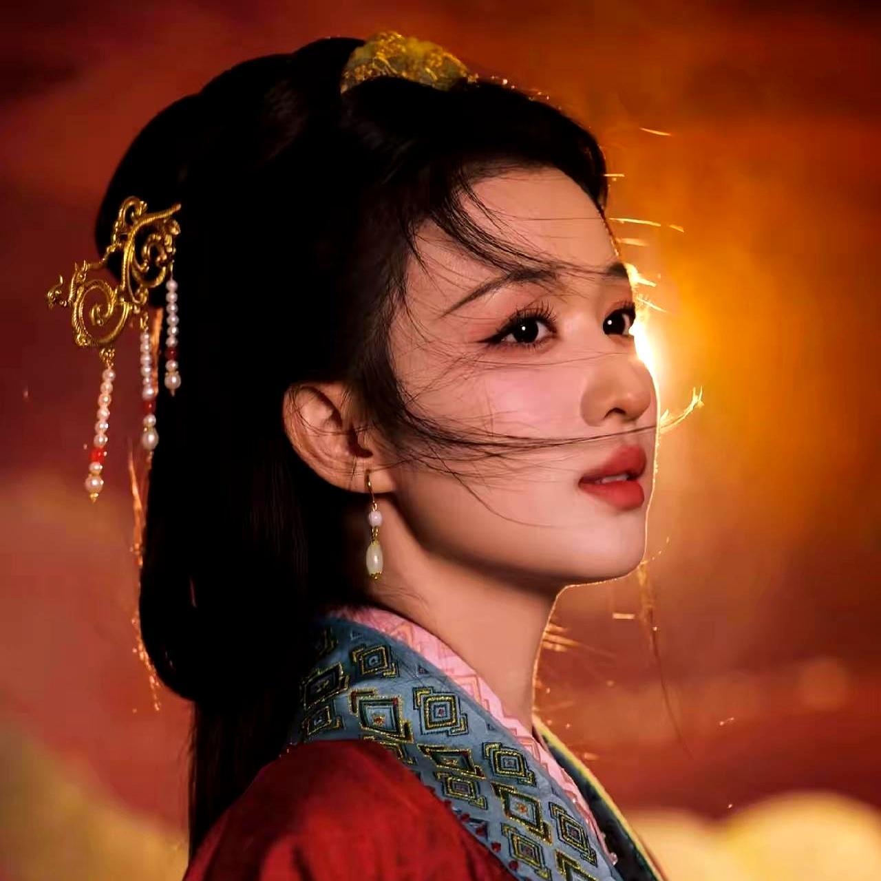 20秒，涨粉65万，一个没台词的眼神，直接把春晚收视率拉到38%。镜头从头