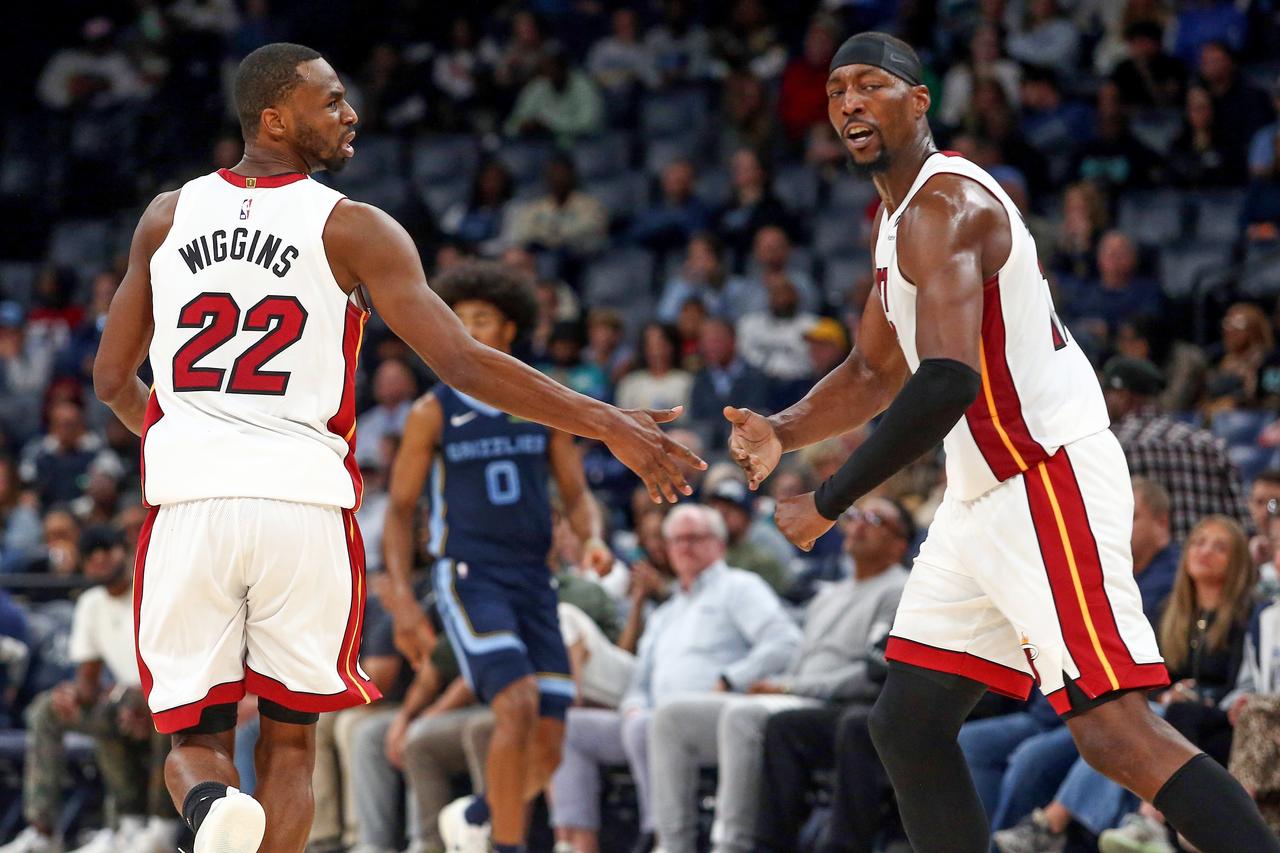 热火首发阵容太猛了，每个人分工明确，鲍威尔和希罗负责得分，维金斯和米切尔接管防守