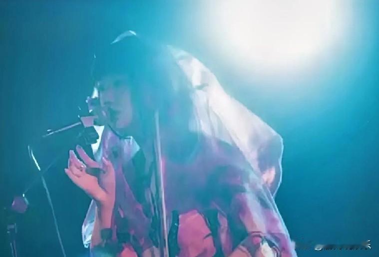 惊爆！摇滚巨星阿珍竟殒命电动座椅摇滚巨星骤然陨落，乐坛痛失英才！11月9日上