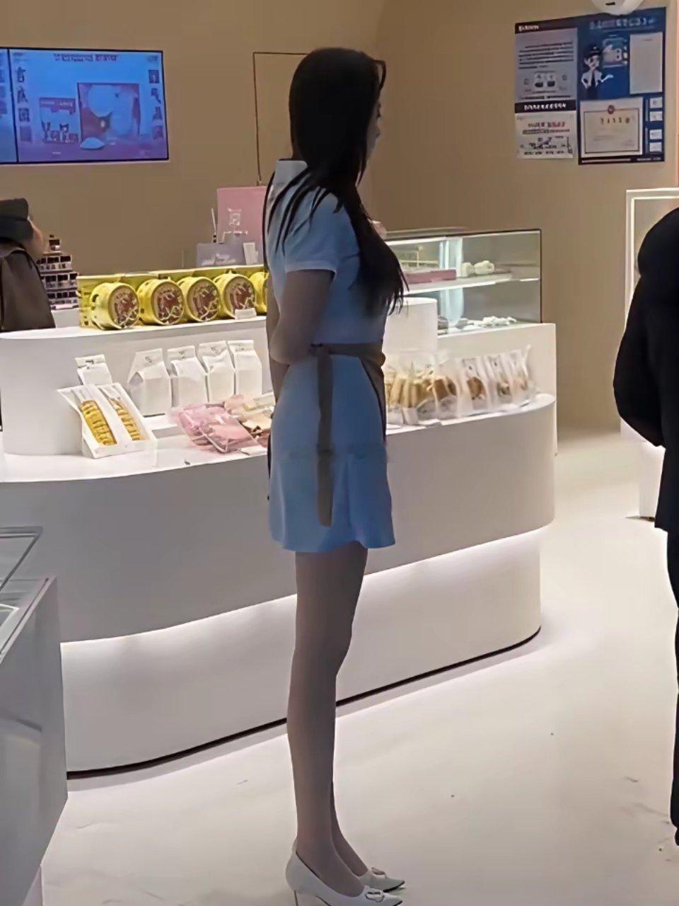 好利来的员工制服好看么？