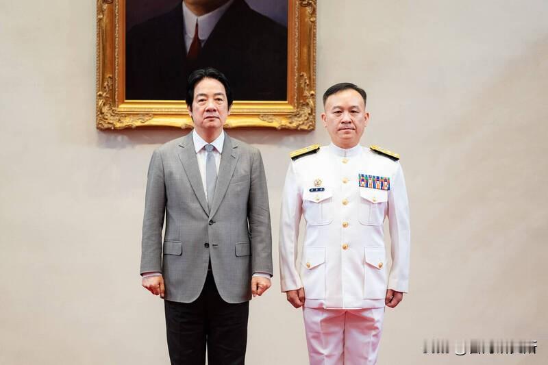 赖清德今天新拔擢6名将军其中海军陆战队指挥官李春政任中将，巫智胜、许宏铭、