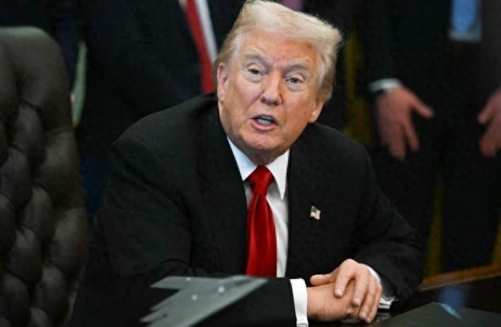 特朗普陷入深深的“不安”，要付出的代价越来越大，他根本输不起最近这段时间，