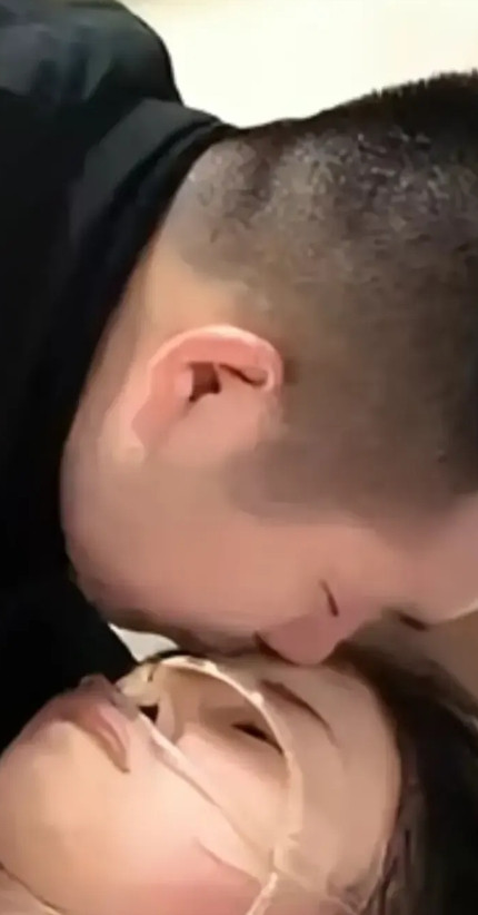 痛心，妻子奄奄一息，急忙叫丈夫过来断断续续的说：我快要走了，我有件事跟你说：等我