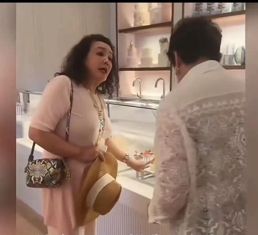 有个现象你发现了吗那就是湛兰和老梅这对前亲家湛兰不能直播后不是游山玩水就