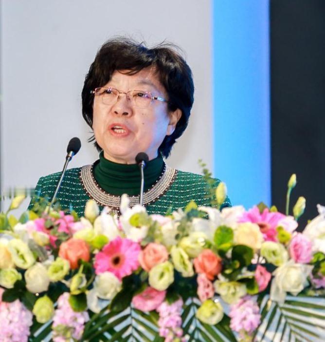 张世平，1954年出生，72岁，北京市人，她19岁加入中国共产党。她16岁参