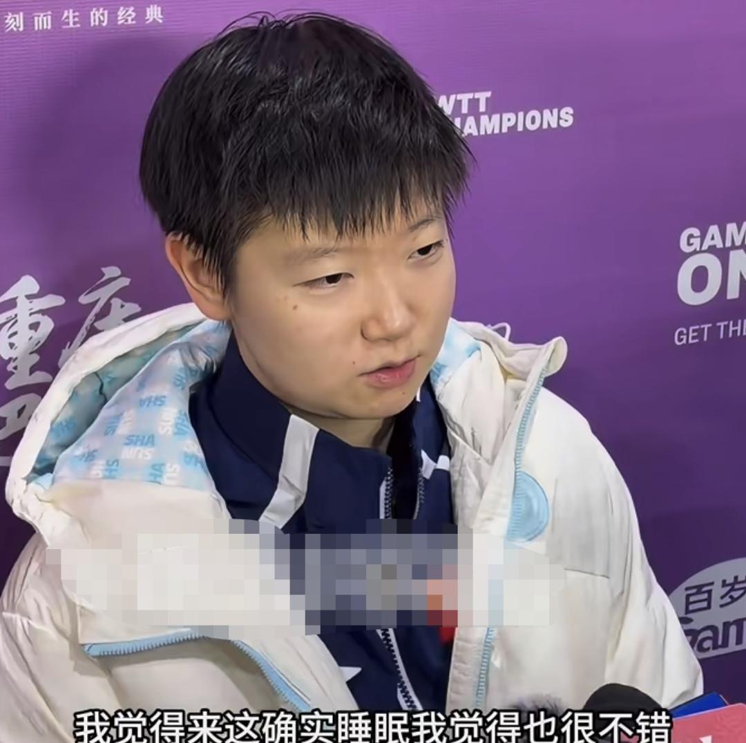 到了重庆愣是一口辣的不沾，孙颖莎对自己也太狠了吧？看马琳那紧张样，恨不得24