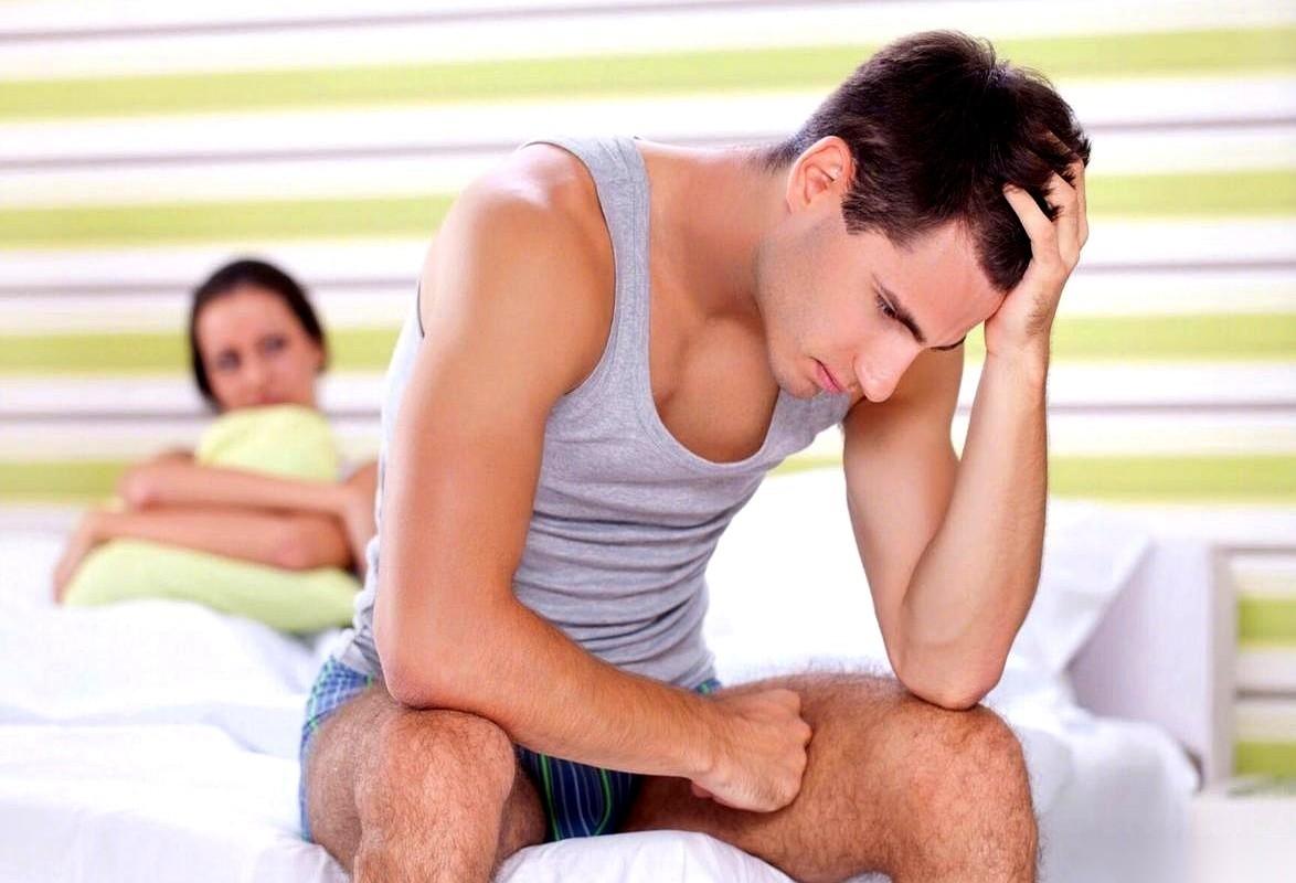 男人的衰老，不是从第一根白头发，也不是从第一道皱纹开始的。是从你发现，加完班回