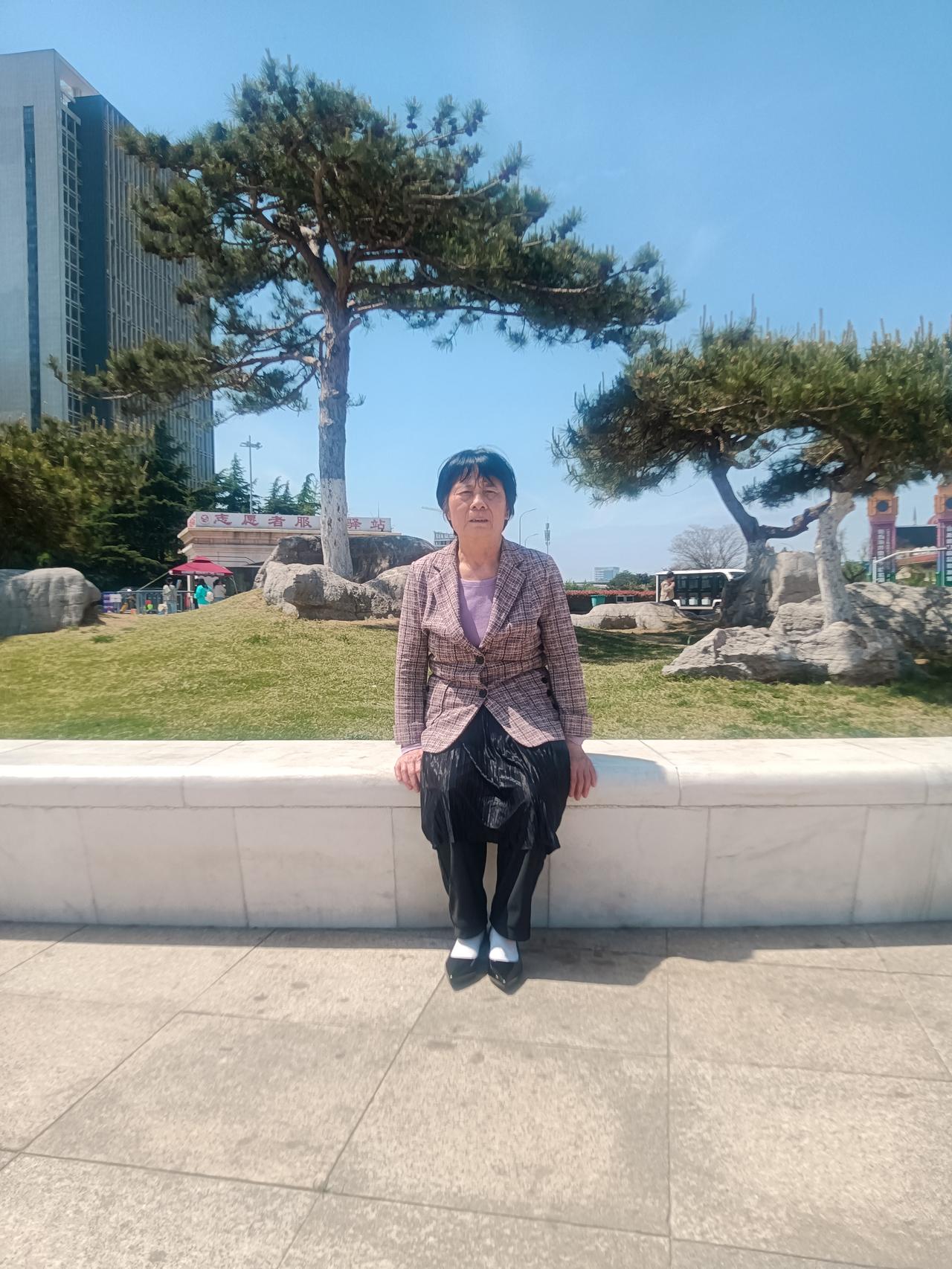 上有天堂，下有苏杭藏头诗文/李兴伟上有天堂伴烟云，有模有榜人间亲。天天