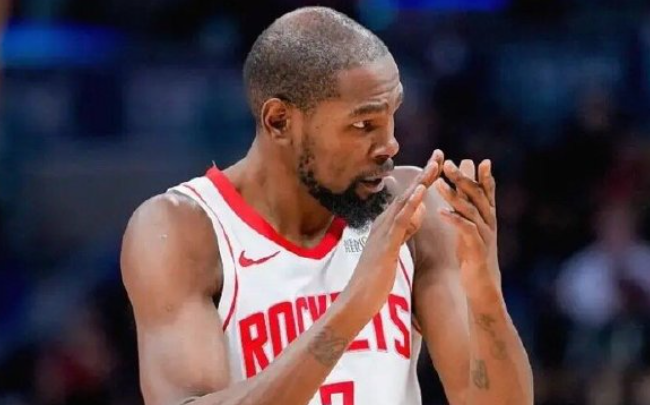 杜兰特放狠话:'不打NBA就打野球',31分后认真回应球迷吐槽,这才是真巨星