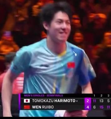 热血炸场！温瑞博4-2力克张本智和，冲向教练那一幕太好哭，全场直接沸腾！赢