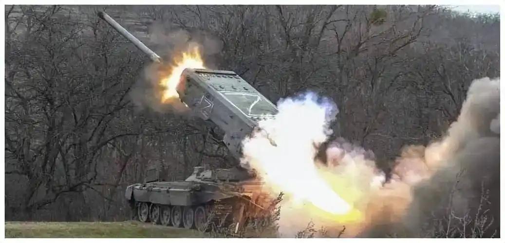 乌军老兵直呼地狱！24枚齐射汽化一切，躲进战壕竟是找死？在俄乌战场顿巴斯方向