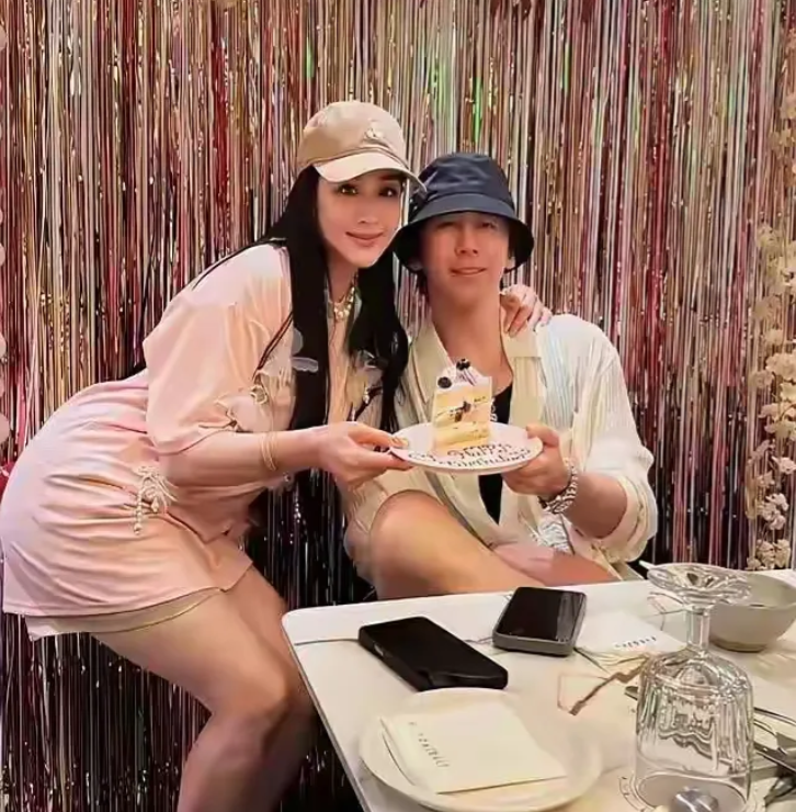 43岁的张伦硕是不会离婚的原因其实很简单倒不是他有多爱54岁的钟丽缇，而是因