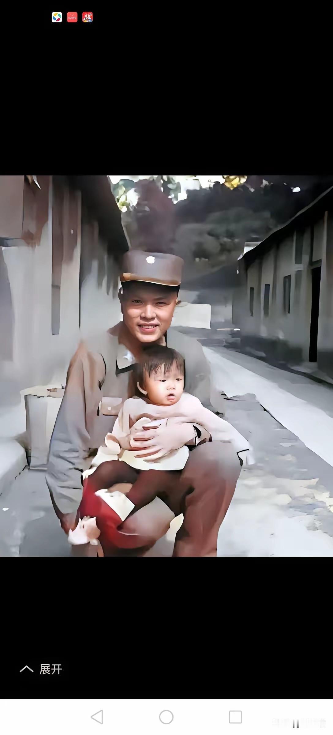 郑丽文的父亲：郑清辉，据有关资料介绍，他是云南普洱镇沅的彝族人士，曾是中国远征