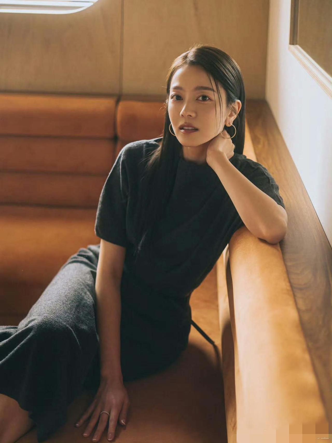 周渝民妻子复出状态佳喻虹渊加盟新经纪公司，正式宣布复出。她已退圈十年，如今38