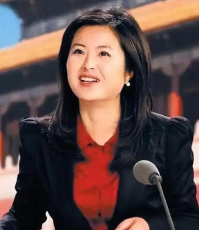 42岁的央视主持人张泉灵辞去工作后，趁着60岁的丈夫不注意，带着存款147万，前