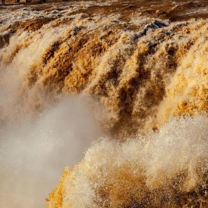 壶口瀑布事件越闹越大，吐槽壶口瀑布门票贵，竟被景区投诉诋毁？游客在壶口瀑布