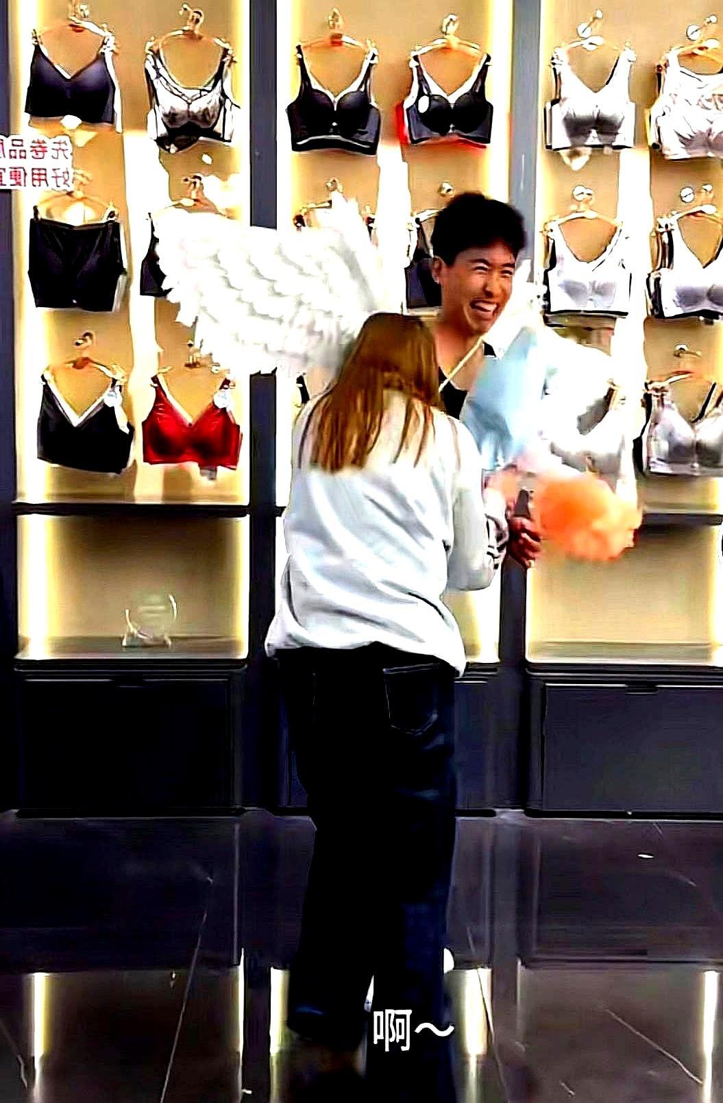 嗑大妹和海军的，别再蹲官宣了。之前刷到大妹抱着花扑进海军怀里，把人撞得笑弯