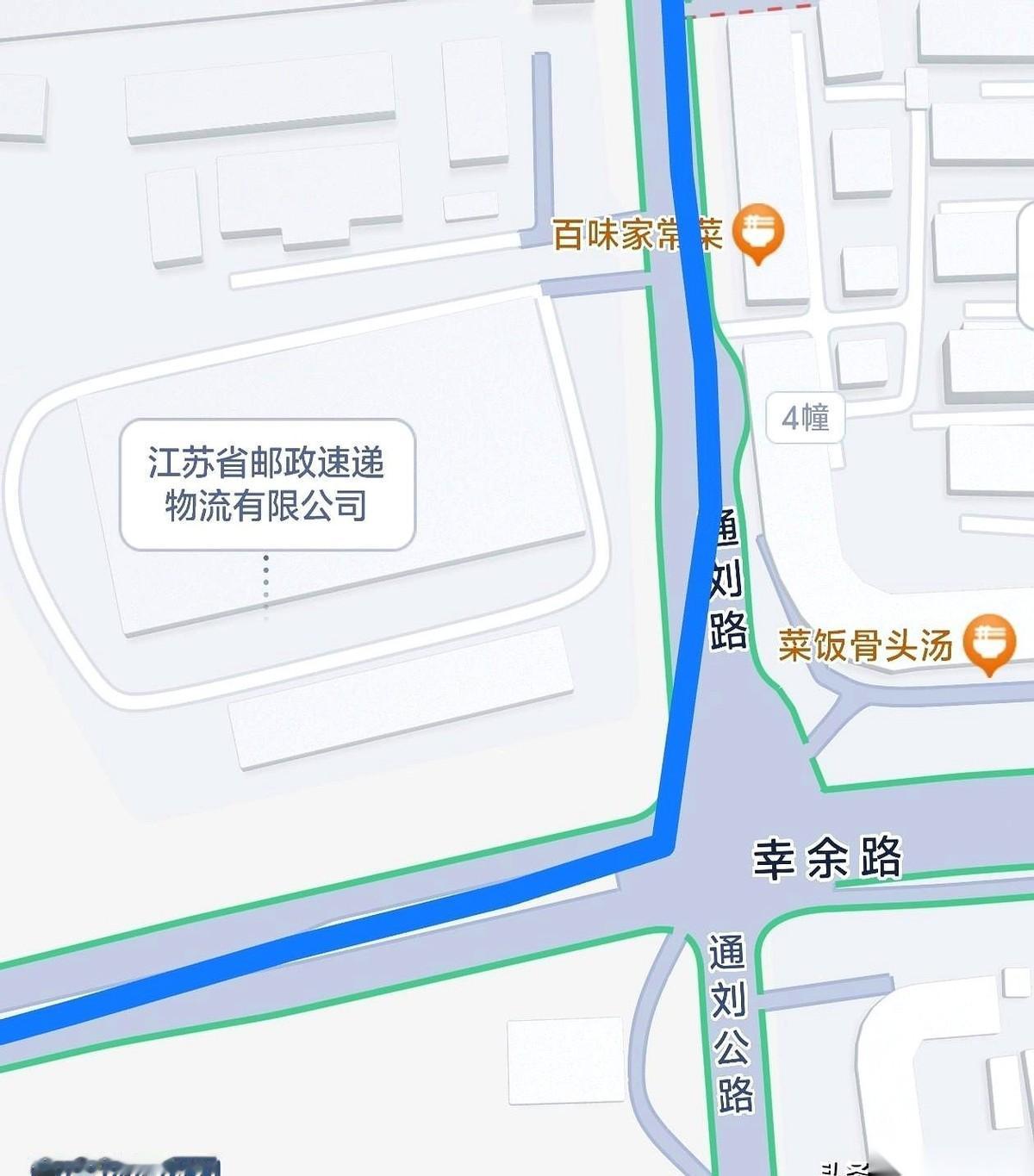 南通，幸余路和通刘路口。我开着车，稳稳停在左转道第一排，前头就是停止线。万事俱