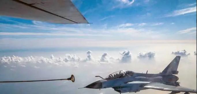 1988年，当我国专家还在为歼某II型歼击机只能在南沙停留1分钟就航油耗尽而感到