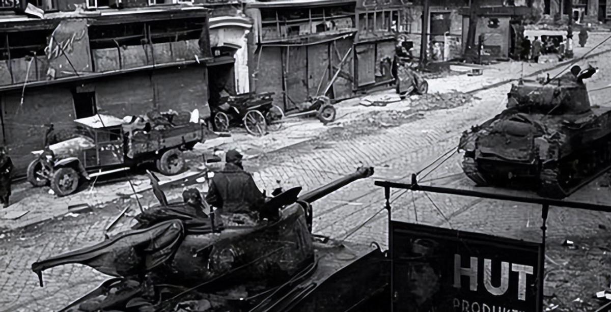 1945年，苏联红军进入德国本土后，压抑已久的苏联士兵军纪全面失控，他们开始大规