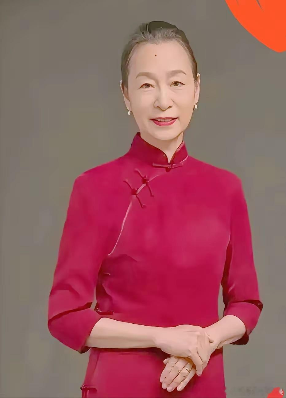 奚美娟这事儿闹大后，上海戏剧学院慌了。不是因为她是校友，而是她是学校聘的客座教授