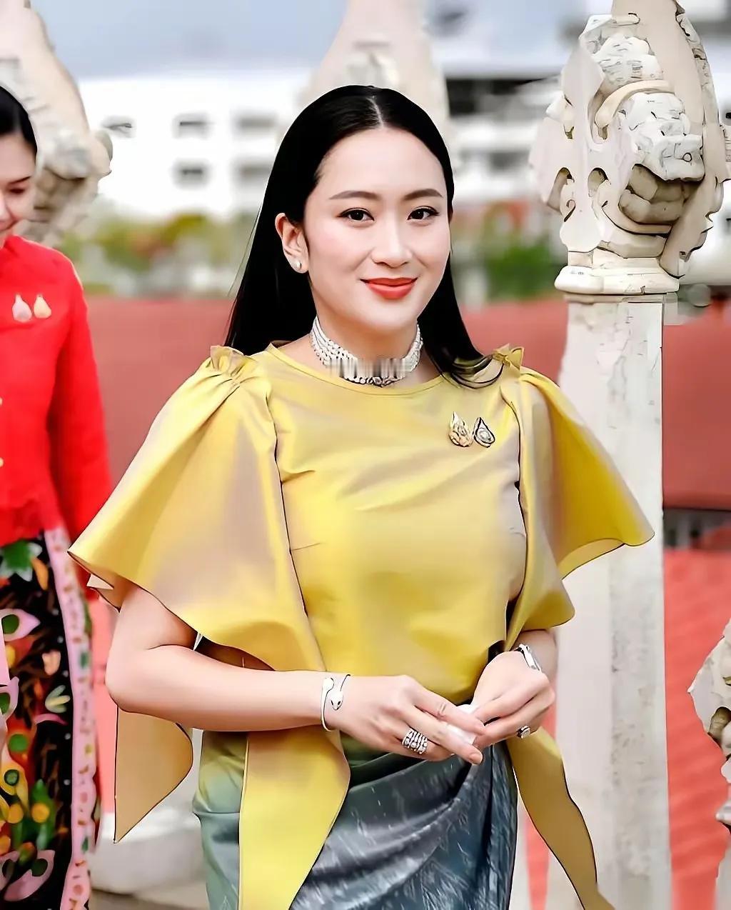 泰国大选最新民调真的太出人意料了！之前大家都觉得为泰党稳了，结果佩通坦直接掉到第