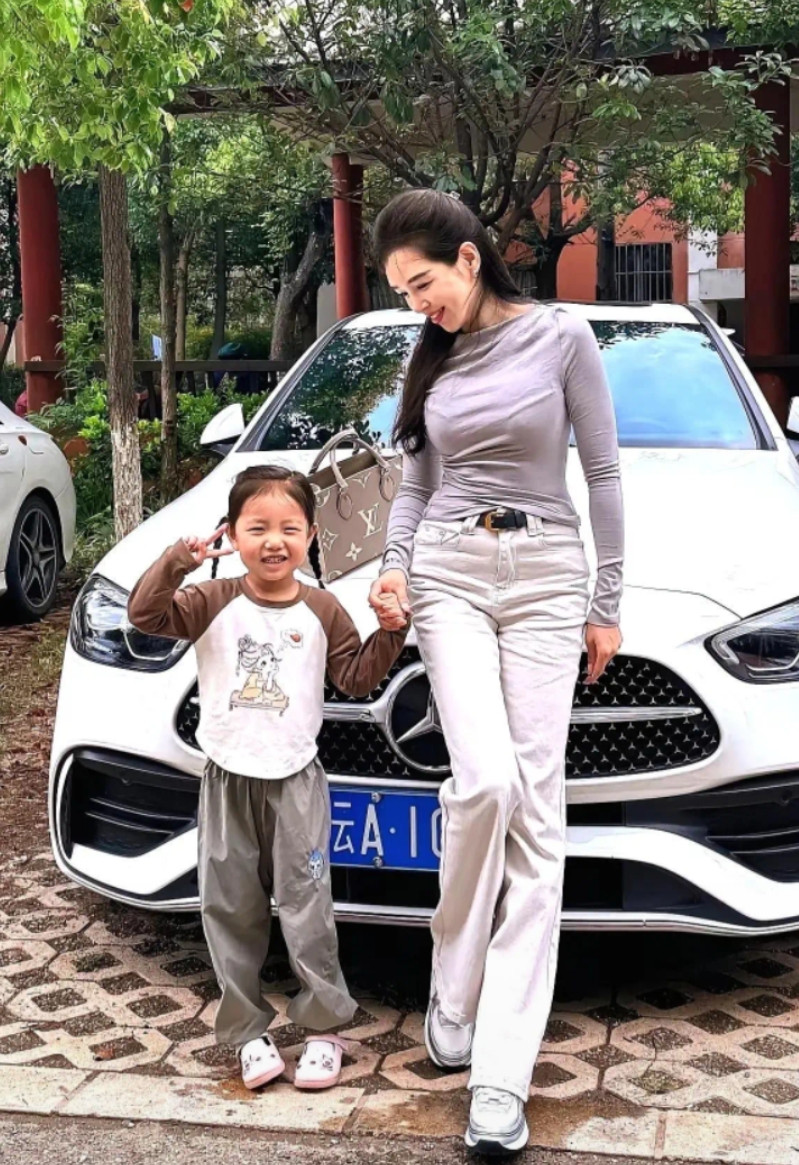做什么工作才能娶这样的老婆，月入两万可以吗？