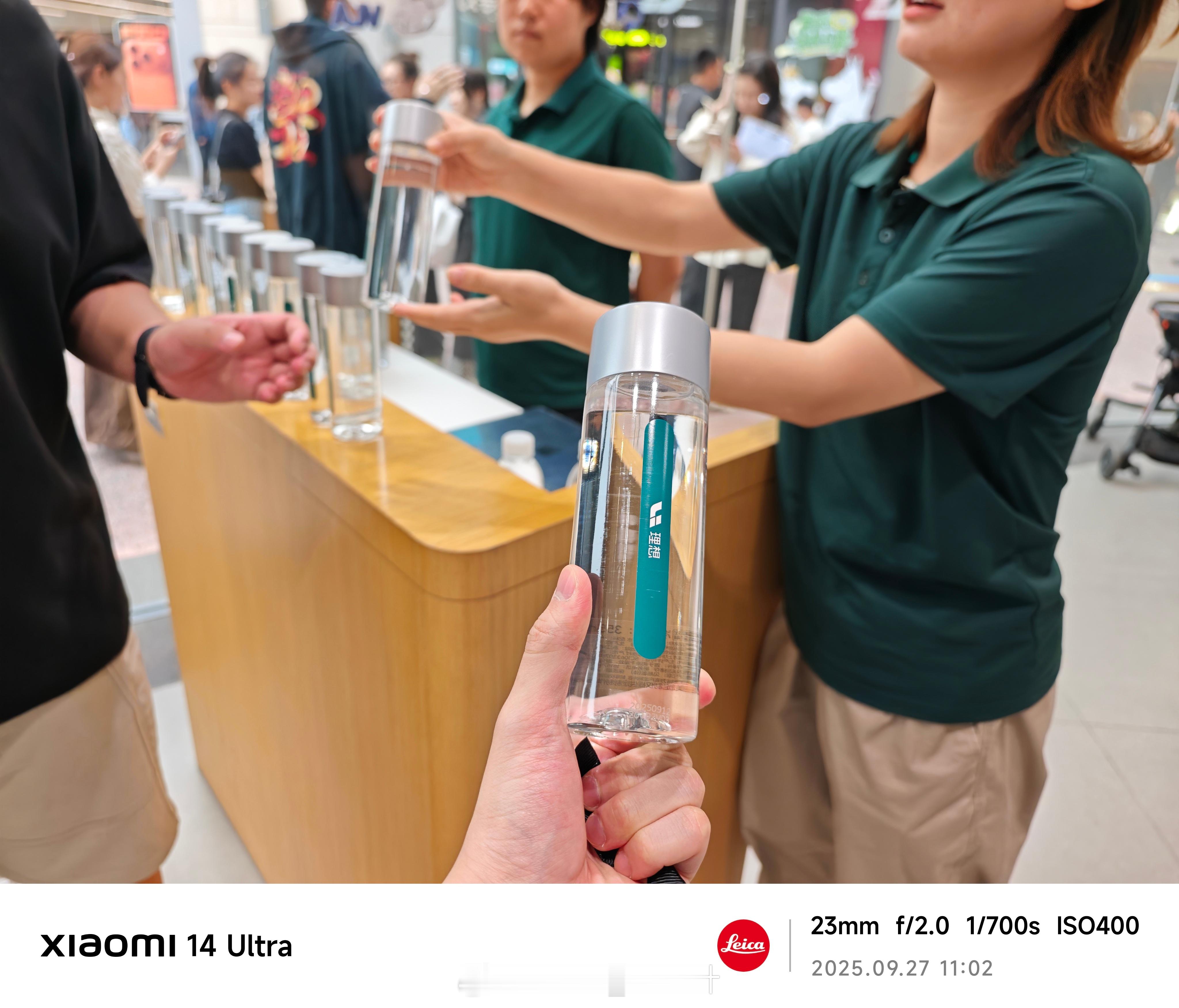 来看理想i6，这矿泉水挺好喝​​​