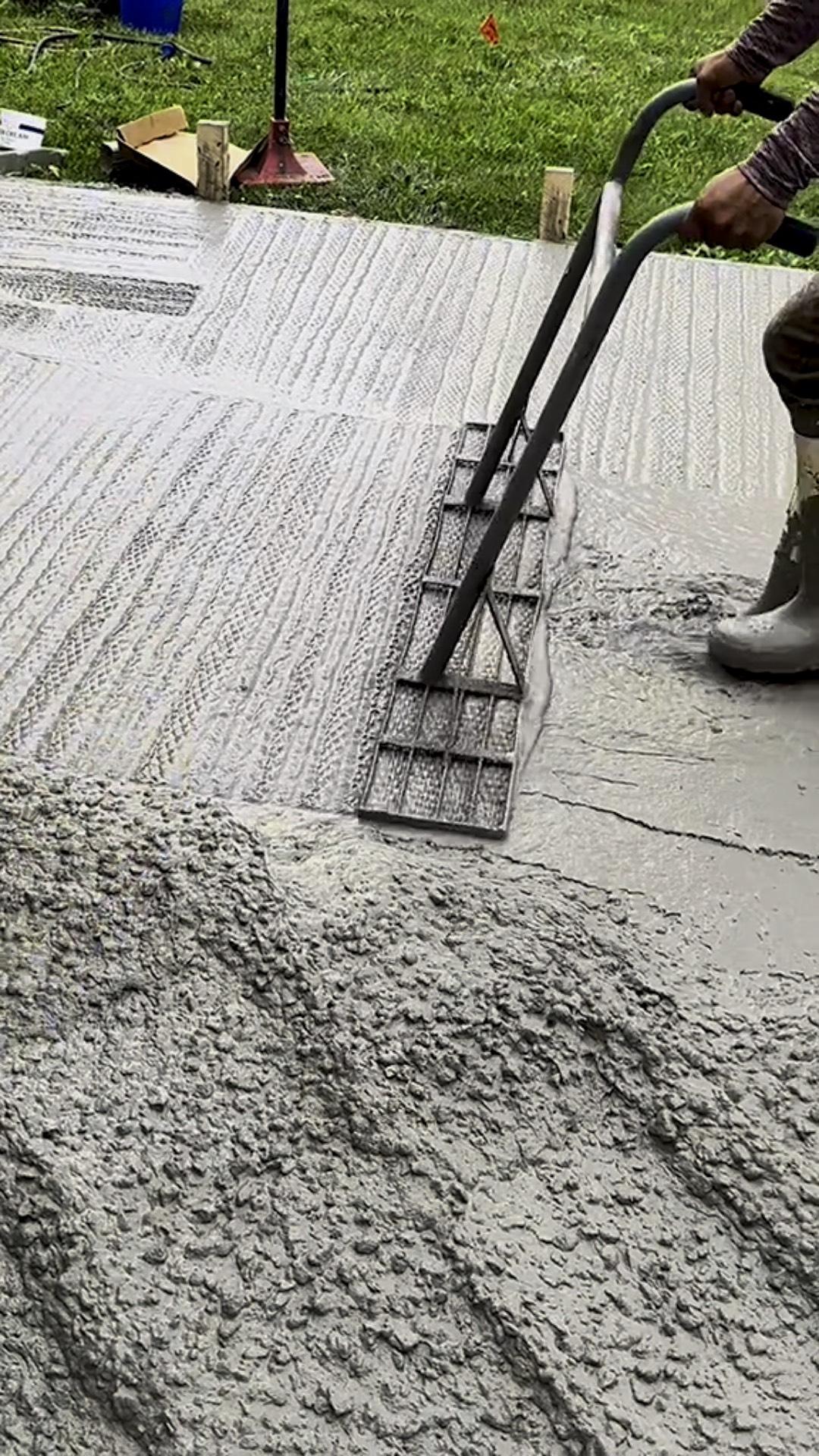 我跟你讲，电影里那些用水泥浇筑藏尸的桥段，纯属扯淡！真正的高手，是在上面种一棵