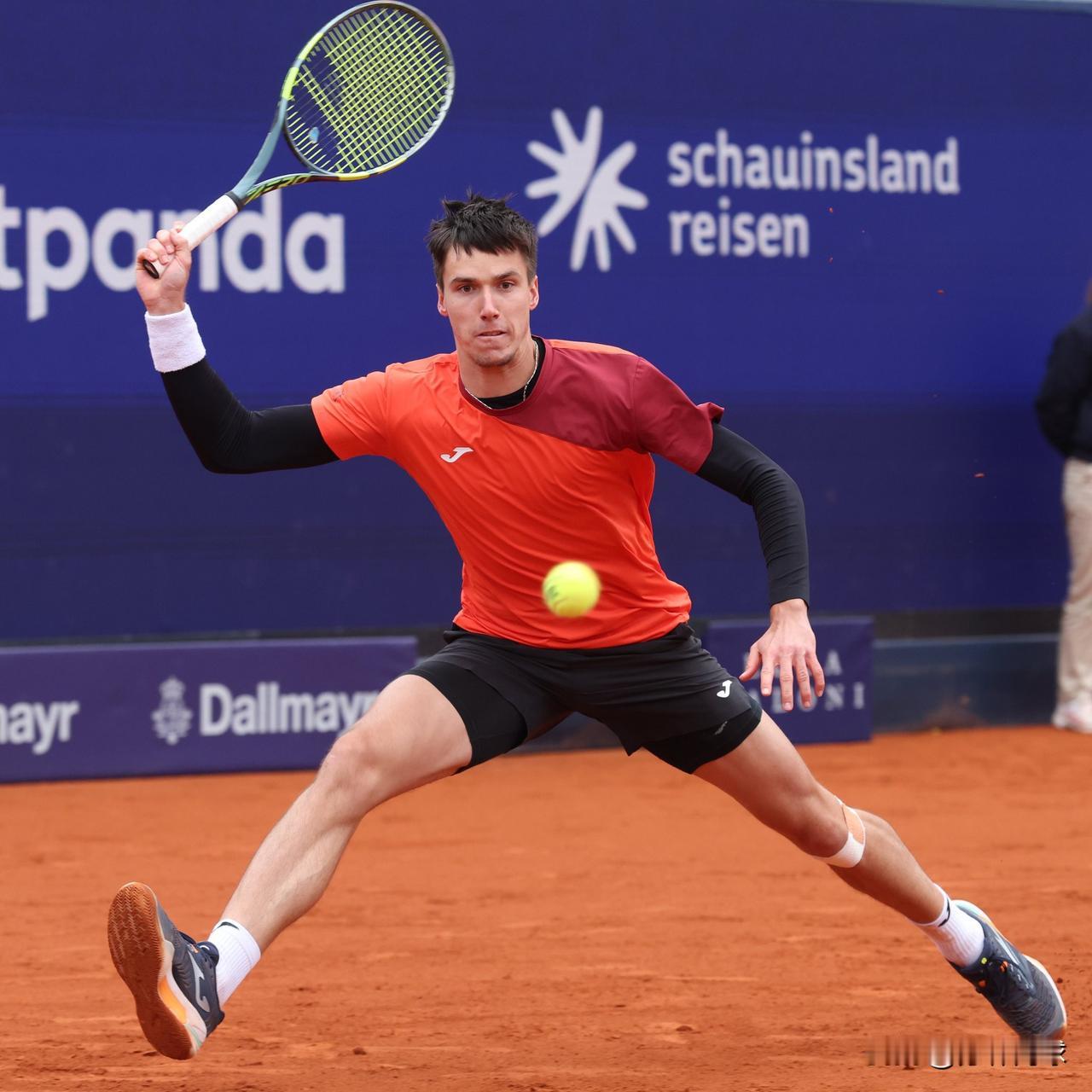 ATP慕尼黑500首轮🇭🇺毛若桑3-6/7-6/6-4西西帕斯🇬🇷送