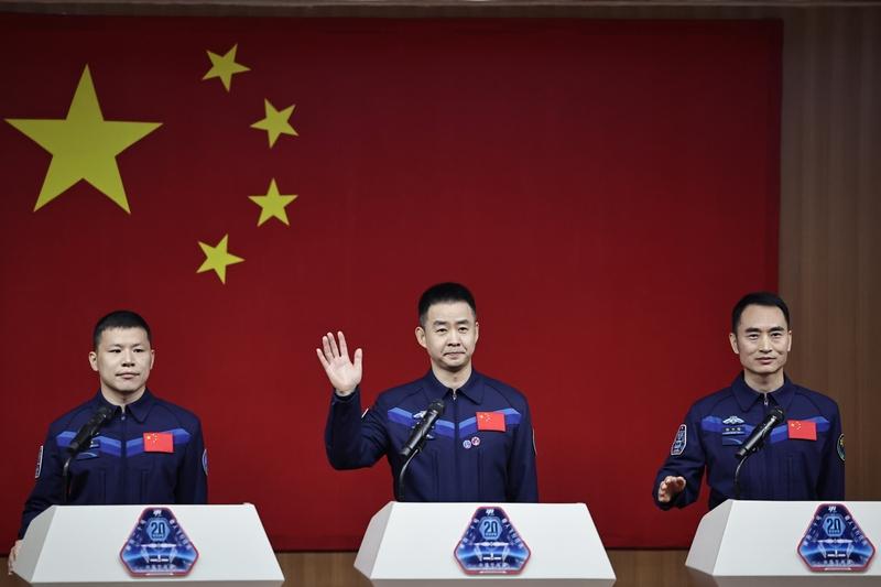 2025年11月14日，神舟二十号航天员乘组要乘坐神舟二十一号飞船返回东风着陆场