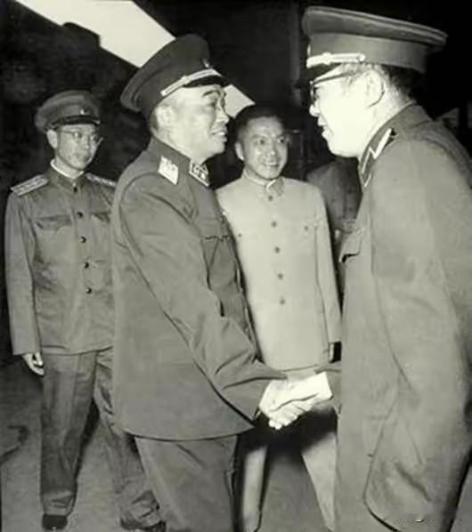 黄克诚一语道破：彭老总、贺老总都是顶级名将，打仗风格却天差地别黄克诚晚年跟
