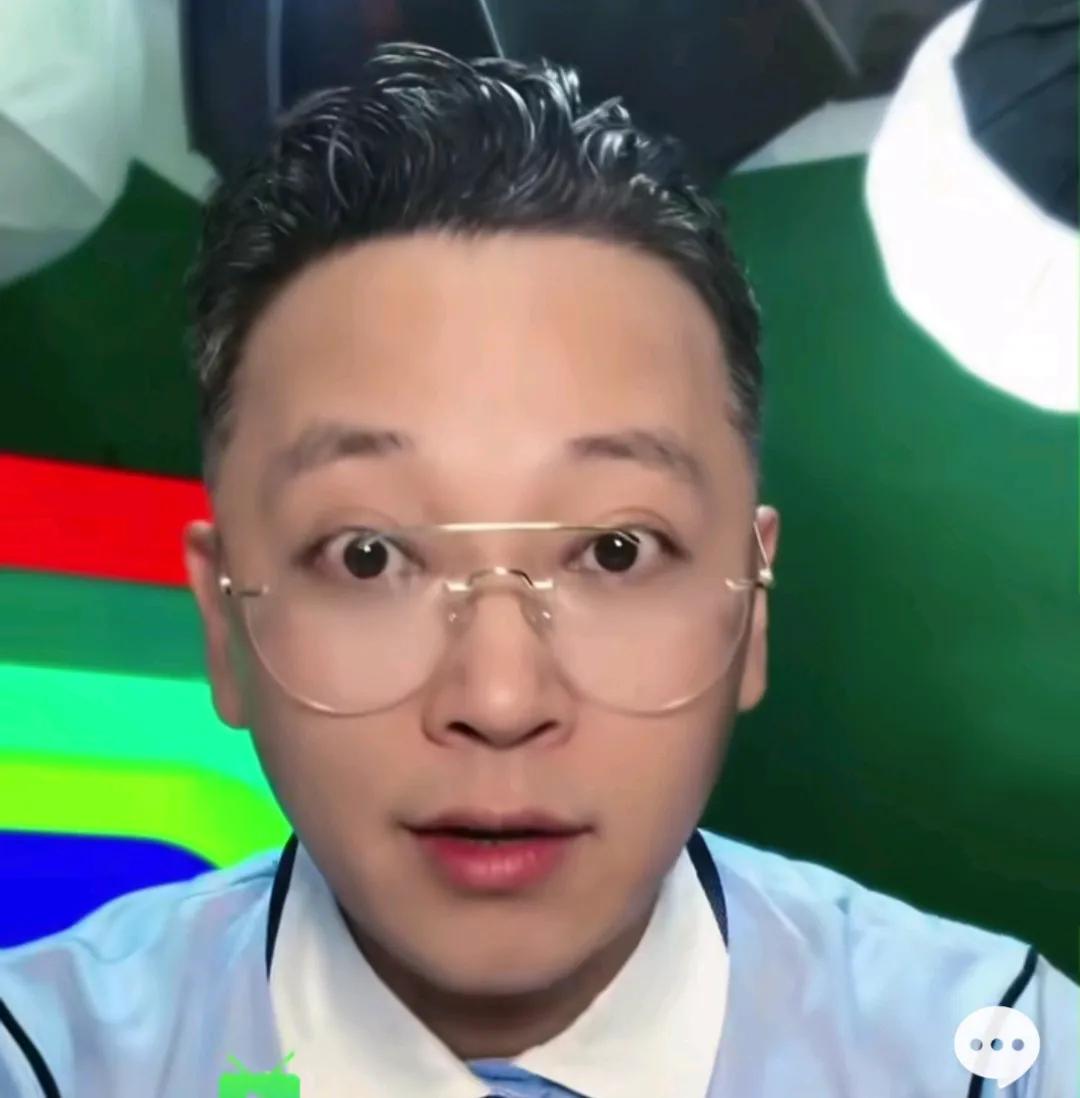 解说员周亮语出惊人，他表示上海申花球员吴曦在国足亚运队还有一个重要任务。在亚运