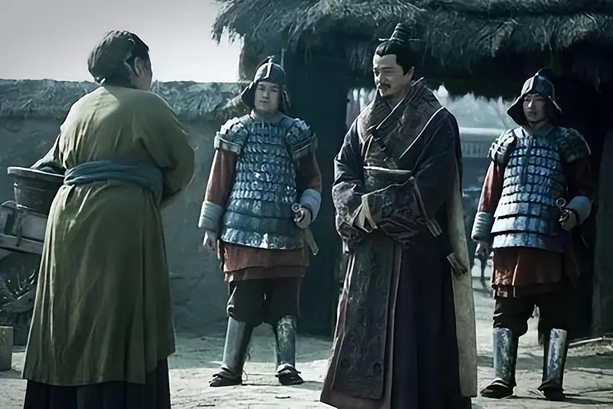 韩信为什么连让他钻裤裆的恶霸都委以重任，但是却拿百钱羞辱让他吃大半年白饭的亭长呢
