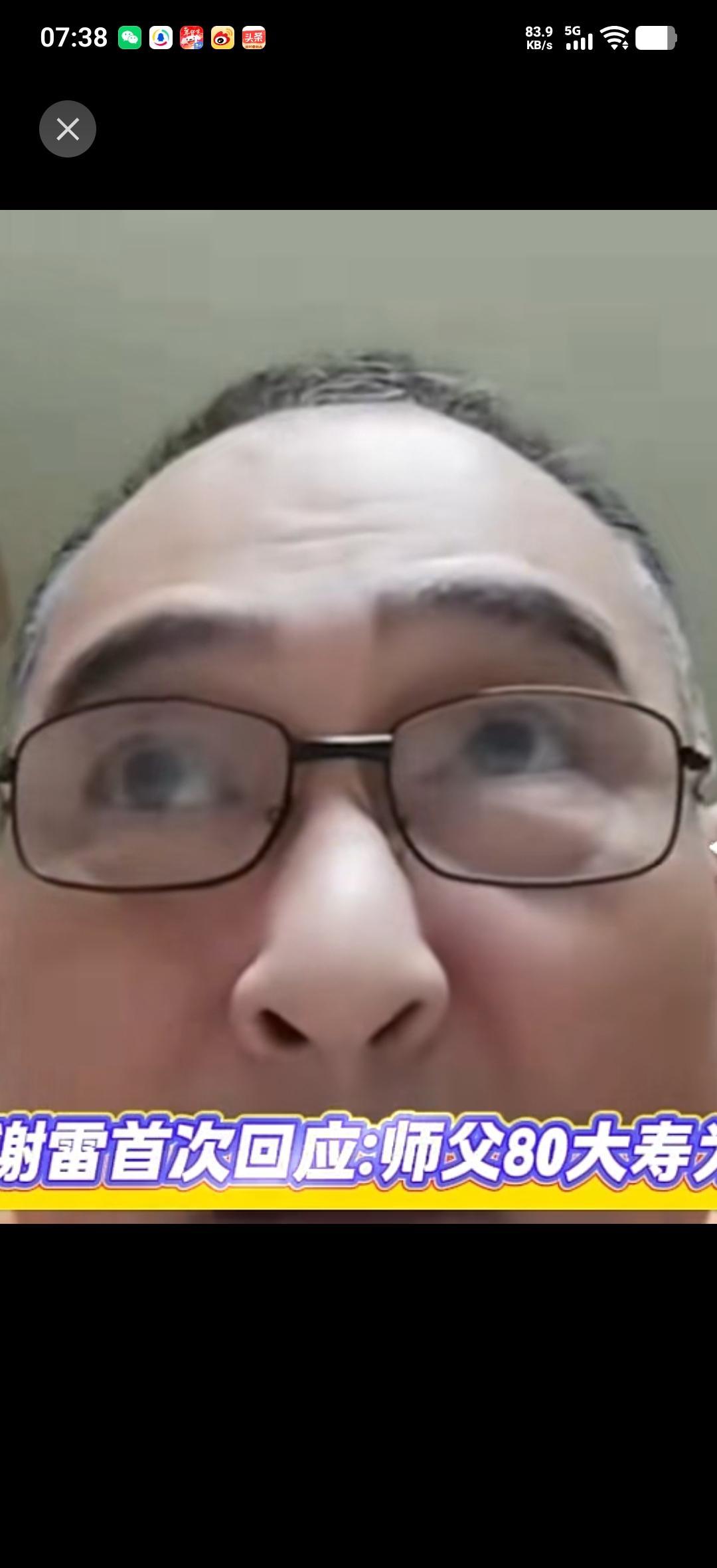 侯耀华把他踢出门，他剃光头也要挤进去磕一个。这场80大寿，演的不是寿宴，是人心