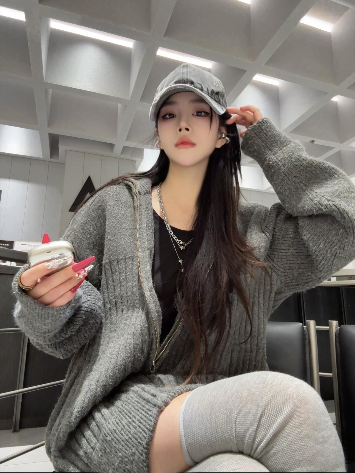 穿长大衣,该搭配什么鞋子?穿对“棕色”能有多高级?你们上班都需要穿正装吗咖