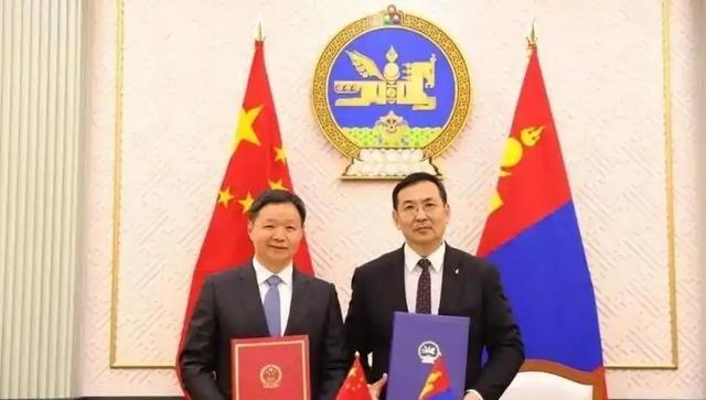3年前，蒙古曾想跟美国做稀土生意，结果发现自家没港口，于是想低价租用中国天津港5