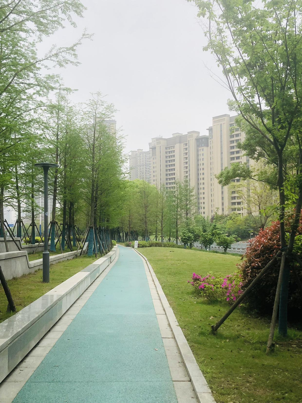 我的今日状态：😁轻松愉快我这里的天气：☁️阴天常州今天阴阴的，早晨飘着点小