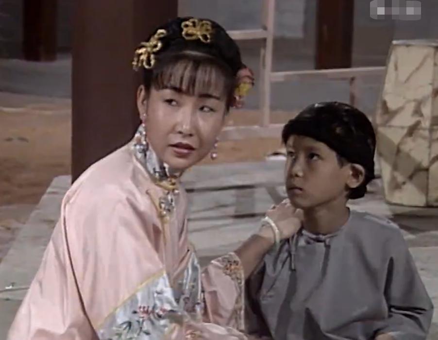 她是历史上真实的浣碧：一生无子，死后九年，乾隆才送来一个儿子《甄嬛传》里那个