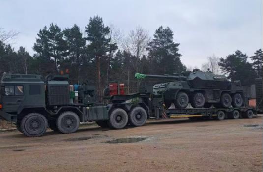 决战前夜，注定很刺激！西方各种库存装甲车火炮都被运往乌克兰。乌克兰教育部直接开除