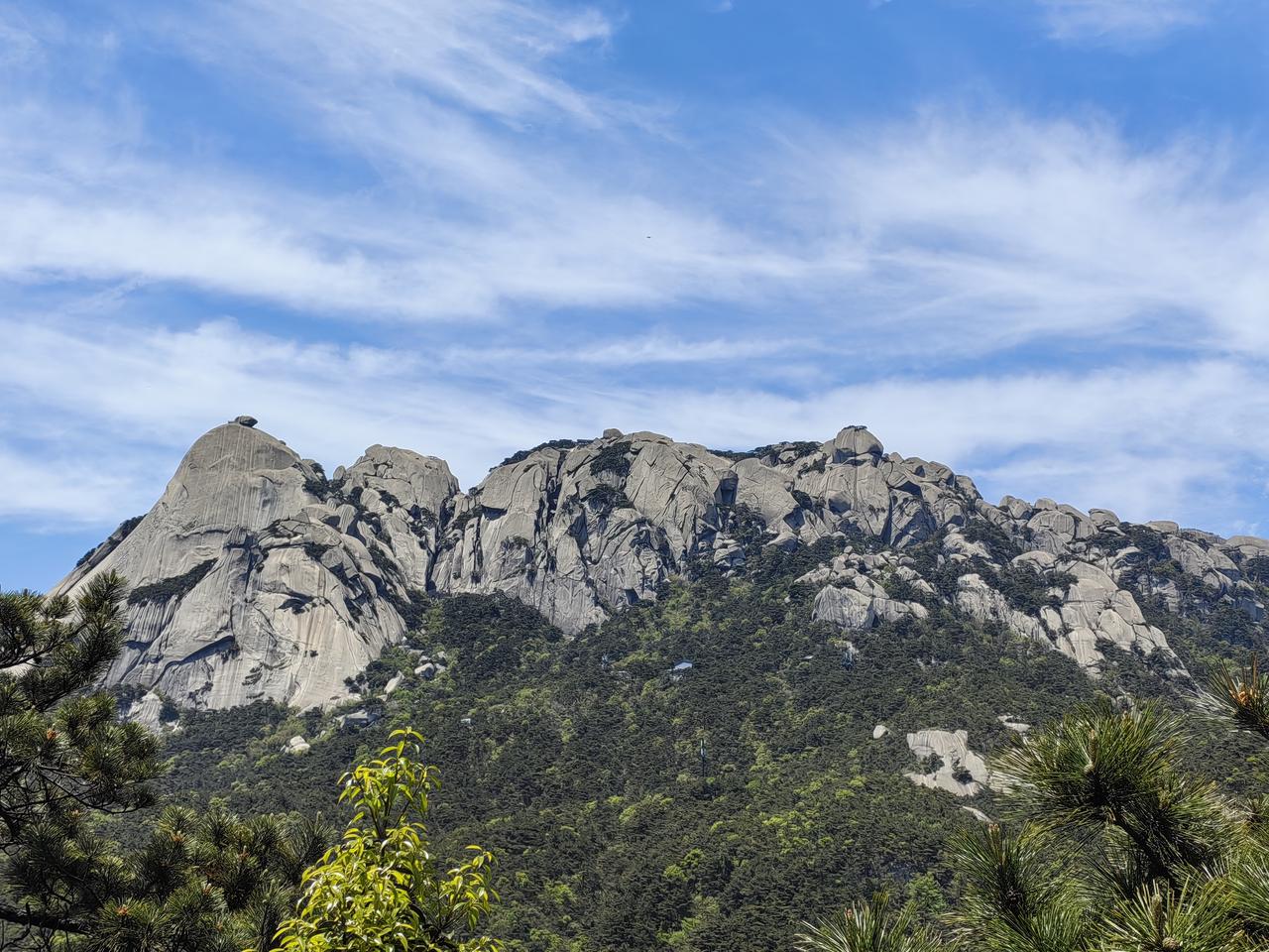 游览安徽天柱山风景区（十六）看看这些乱石堆砌出来的天然石洞，是不是很有特点啊？
