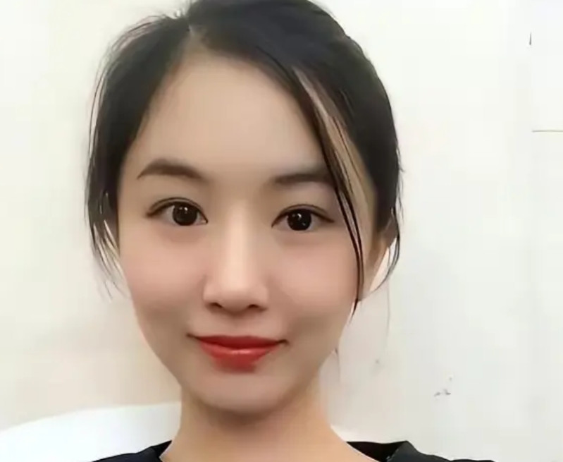 男女审美以及辨人方面差别很大。翟欣欣这类面相，女的会一眼会察觉到一种刻意营造的